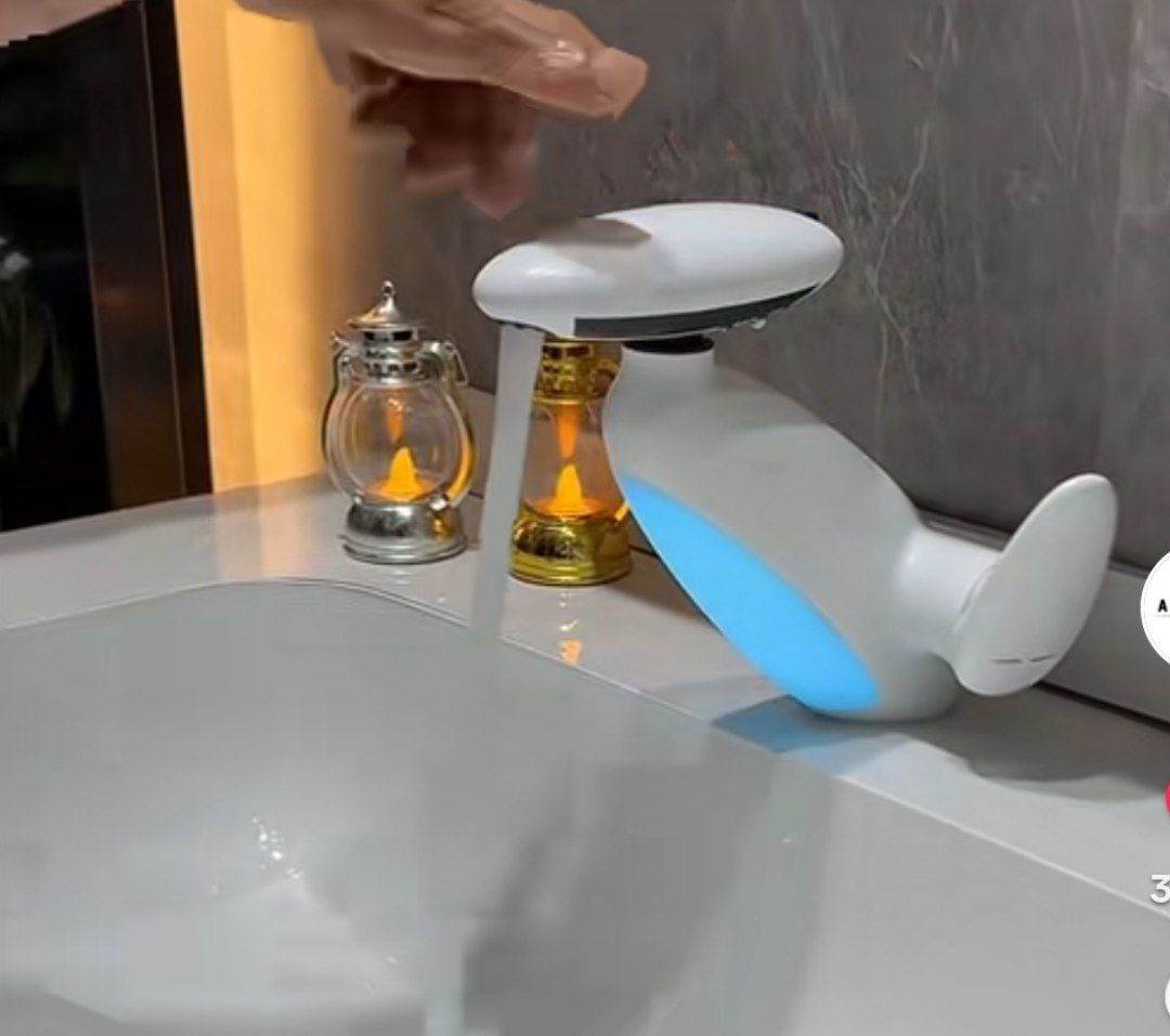 Artistic Basin Faucet, Brass Bathroom Hot and Cold Water Mixer Tap